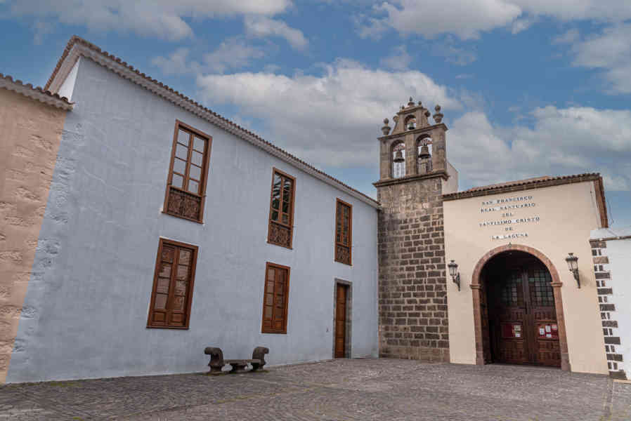 Tenerife 110 - San Cristóbal de La Laguna - ex convento de San Miguel de Las Victorias e santuario del Cristo de La Laguna.jpg